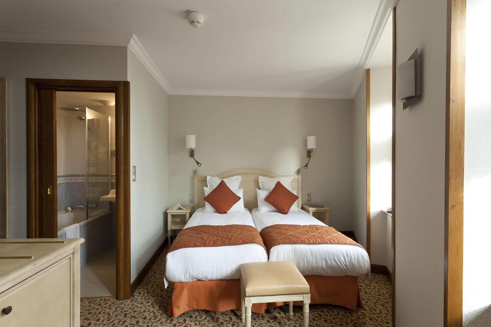 Auberge Saint Pierre Mont-Saint-Michel Bagian luar foto