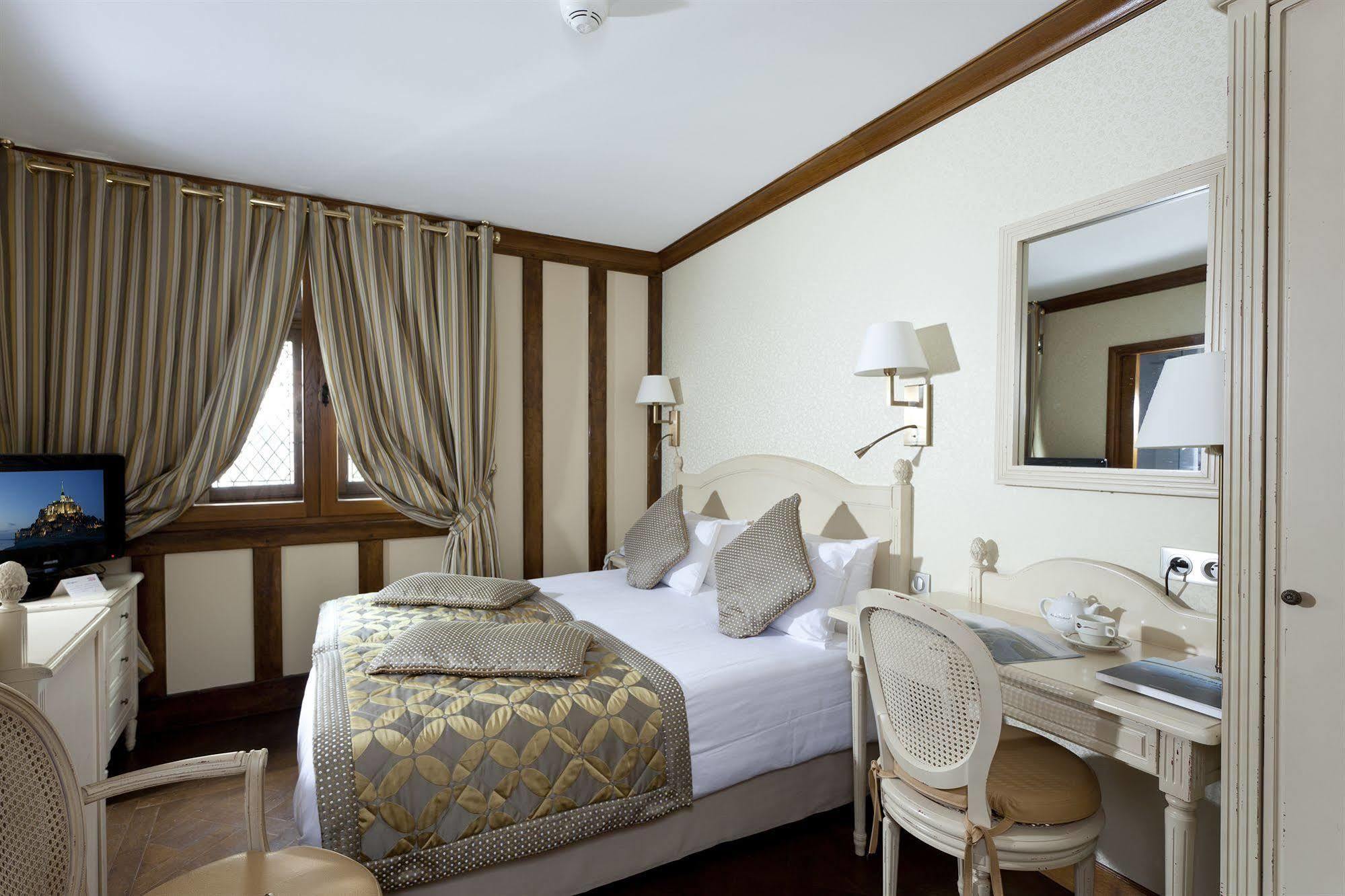 Auberge Saint Pierre Mont-Saint-Michel Bagian luar foto