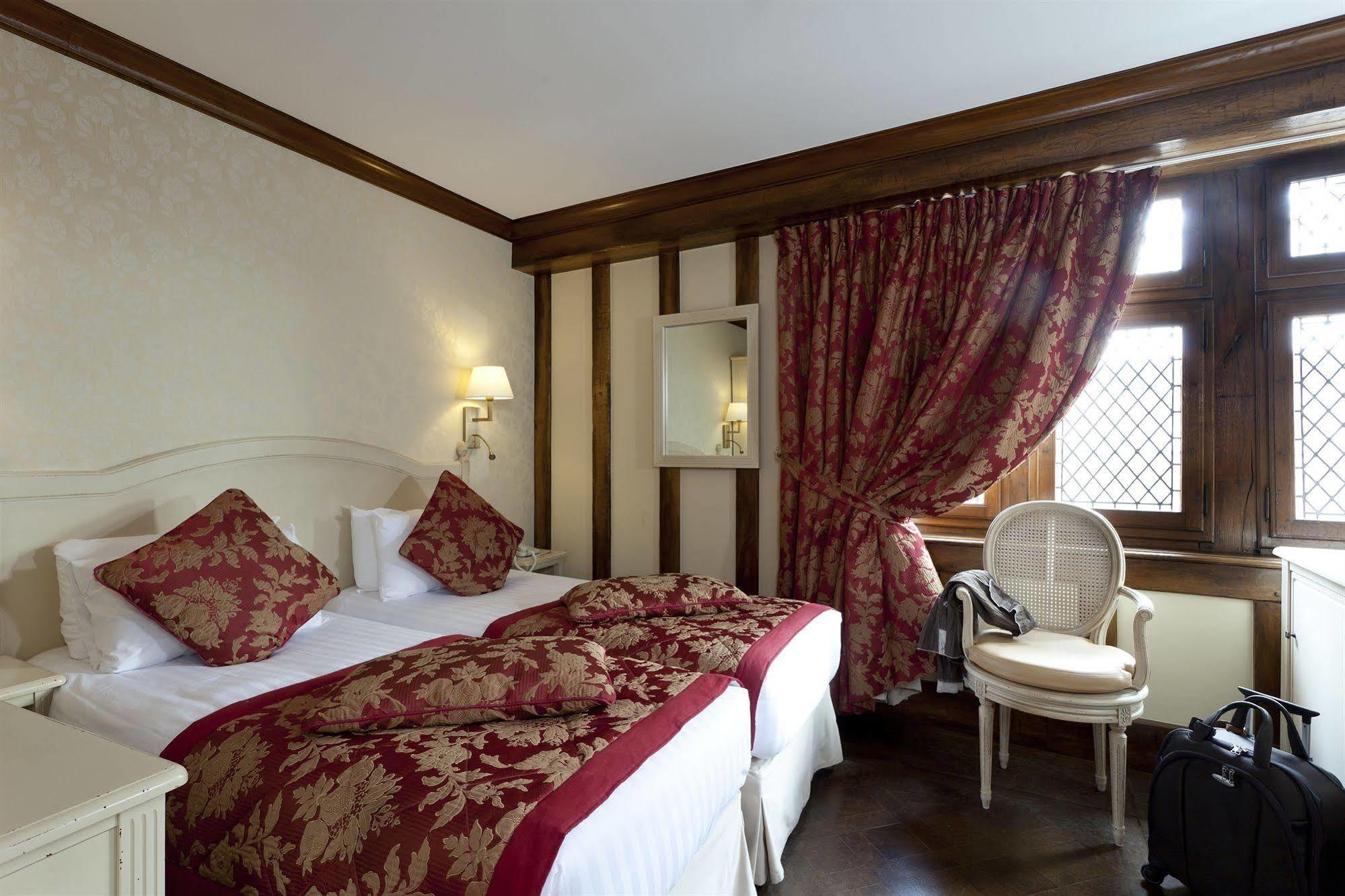 Auberge Saint Pierre Mont-Saint-Michel Bagian luar foto